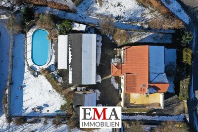 Anwesen mit zwei Wohngebäuden + Wirtschaftsgebäude und Pool in Innenstadtlage