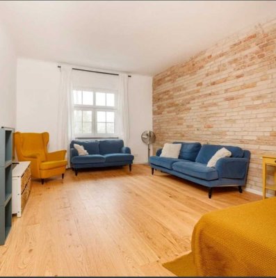 Geschmackvolle Wohnung mit zwei Räumen und EBK in Berlin