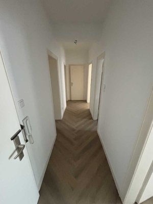 Helle 3 Zimmer Wohnung mit Wohnküche