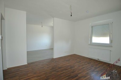Sanierte 3- Zimmerwohnung mit Parkplatz