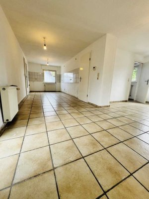 Freundliche und sanierte 4-Zimmer-Wohnung mit Terasse und Garten in Herzogenrath-Merkstein