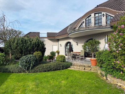 Elegantes Architekten 1 - 2 Familienhaus mit schönem Garten