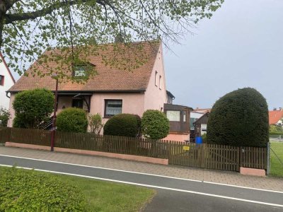 Älteres Wohnhaus mit Charme sucht neue Bewohner in Neuendettelsau