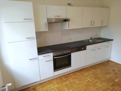 Sonniger 2 ZIMMER-NEUBAU + Süd-Balkon 7,5m² + Wohnküche möbliert + Bad mit Dusche + WC + Lift + TG!