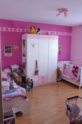 Hochwertige 4-5-Zimmer-Wohnung mit gehobener Innenausstattung mit Balkon+ Garten in Wöllstadt