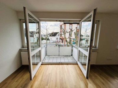 Helle, renovierte 2-Zimmer Wohnung, Einbauküche, Parkett, Balkon, TG, zentral gelegen, ruhig