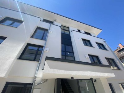 große 4 Zi.-Wohnung im 2. OG mit 2 Bädern, sonniger Balkon
