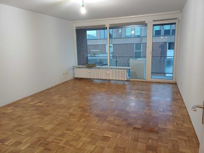 1-Zi-Wohnung 41 qm, Refrath Lustheide, 2. OG, Westbalkon, nur 50 m bis zur S 1, sofort bezugsfrei