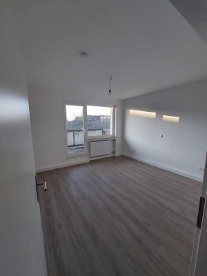 Nach Sanierung: 2,5-Zimmer-Wohnung mit gehobener Innenausstattung mit Balkon in Oberhausen