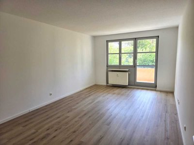 PROVISIONSFREI / BEZUGSFREI: Sonniges, ruhiges 2-Zimmer-Appartement mit Balkon