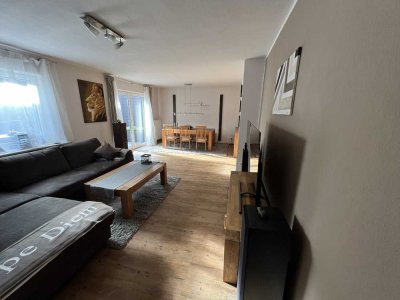 Liebevoll renovierte ebenerdige 3,5 Zimmerwohnung mit großer Terrasse und schönem Garten von privat