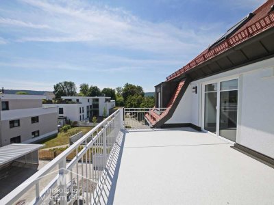 Historie trifft Moderne: Bezaubernde Maisonette-Wohnung mit EBK u. Carport in saniertem Altbau