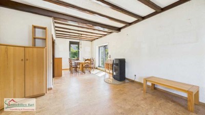 BECKINGEN: WOHNHAUS MIT SCHÖNEM GARTEN UND GARAGE IN ZENTRALER LAGE!