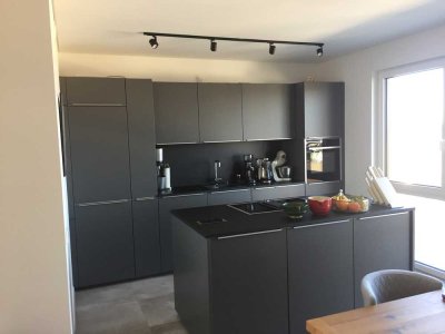 Exklusive Penthouse-Maisonette mit Dachterrasse und Blick auf die Skyline und in den Taunus