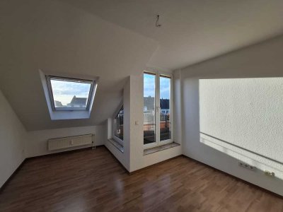 Teilmöblierte 2-Zimmer Dachgeschosswohnung mit Einbauküche, Balkon und Tiefgaragenstellplatz