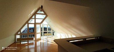 Provisionsfreie, charmante, 2-Zimmer Dachgeschosswohnung mit Balkon und Loggia in Rutesheim