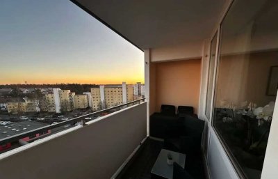 Skyfloor-Wohnung mit Fernblick und Loggia