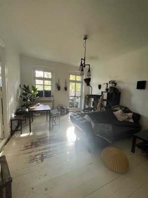 Helle 3-Zimmer-Altbauwohnung mit Balkon in Lichtenberg (auch WG-Geeignet) - ab 16.07. bezugsfrei