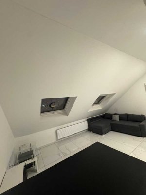 Helle 2-Zimmer Dachgeschosswohnung in Stuttgart-Bad Cannstatt