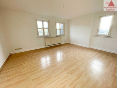 3-Raum-Wohnung in Schwarzenberg mit Einbauküche & neuen Fußböden
