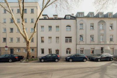 Köln-Höhenberg, Mehrfamilienhaus in aufstrebender Lage zu verkaufen