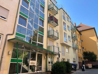 Kapitalanlage: Vermietete 2-Zimmerwohnung mit Ausblick, Aufzug und Tiefgaragenstellplatz