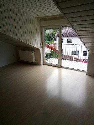 Renovierte 3-Zimmer-Dachgeschosswohnung mit Balkon in Münchweiler an der Rodalb