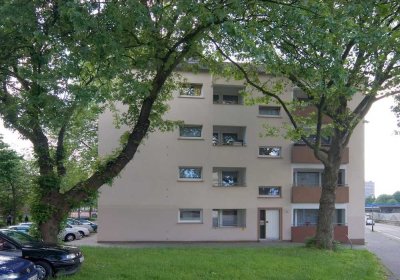 Schöne große 3 Zimmer Wohnung in zentraler Lage