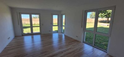 Ruhige Terrassenwohnung, Küche und Bad mit Tageslicht!