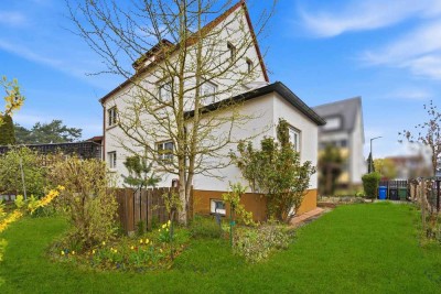 Wohnhaus mit 3 Wohnungen in schöner Wohnlage, Fürth-Ronhof.

Bezugsfrei!