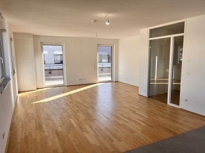 Traum-Penthouse: Aufzug direkt in die Wohnung, lichtdurchflutete Räume und sonnige Dachterrasse
