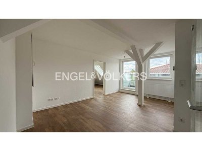 ERSTKLASSIGE 2-ZIMMER-WOHNUNG IM DACHGESCHOSS MIT BALKON