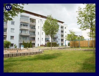Renovierte 3-Raum-Wohnung mit Balkon, Tageslichtbad mit Wanne, Parkett, Gäste-WC, Aufzug
