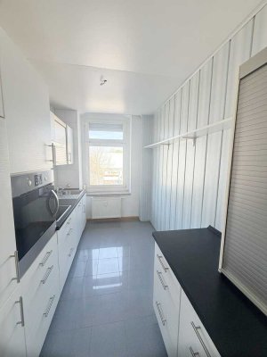 Helle 4-Raum-Wohnung mit Einbauküche *Bad mit Dusche & Wanne* zentrumsnah