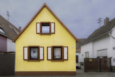 Zwei Häuser – ein Zuhause: Großzügiges Zweifamilienhaus im Herzen von Lingenfeld