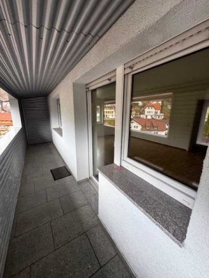 Schöne 3 Zimmer Wohnung im 2.OG rechts mit EBK, gr. Balkon in 78148 Gütenbach, WM: PAUSCHAL 806,82€