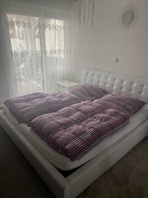 Stilvolle, neuwertige 3-Zimmer-Wohnung mit Balkon und Einbauküche in Filderstadt