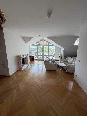 Sanierte Lichtdurchflutete Maisonette Wohnung mit Sauna, Gäste-WC, EBK und Stadtblick