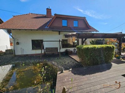 Großes Einfamilienhaus mit Garten in ruhiger Lage