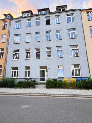 2-Raumwohnung mit Dielenboden und Tageslichtbad mit Wanne...!!!