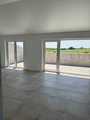 Erstbezug und Einbauküche: Freundliche 6-Zimmer-Penthouse-Wohnung mit lux. Innenausstattung