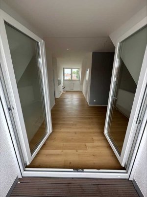 Für Singles oder Paare: 2-Zimmer Dachgeschosswohnung mit Loggia