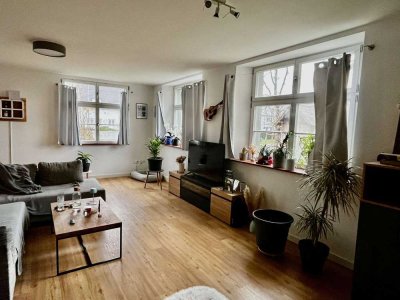 Denkmalcharme!  Helle Erdgeschoss-Wohnung mit Terrasse und Garten