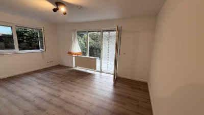 Frisch renoviert: Souterrain mit großer Terrasse in gepflegtem Haus