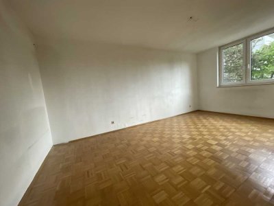 Frisch renoviert: ansprechende 2-Zimmer-Wohnung mit Balkon und Einbauküche