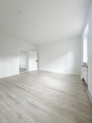 ++RENOVIERT! 2-ZIMMERWHG. SOFORT BEZUGSFREI++