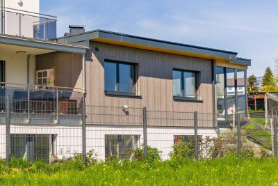 Neuwertige-Aufstockbare Doppelhaushälfte mit Wintergarten und Garage