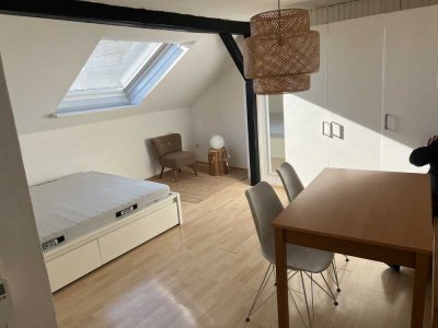 "einfaches" Dachgeschoß-Appartement für Studentin o. Azubi !