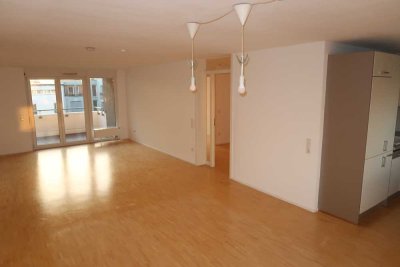 Helle 3-Zimmer Wohnung mit Balkon im 2. OG in Tübingen, befristet für 1 Jahr +/-