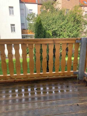 Kleine 2-Zimmerwohnung mit Laminat, Balkon und offener Küche in ruhiger Lage!